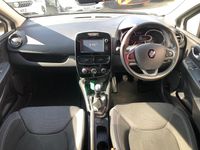 Used Renault Clio Iconic 90 HP (66 kW) 2018 White Hatchback