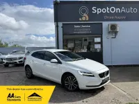 Used Volvo V40 Momentum 122 HP (89 kW) 2018 White Hatchback