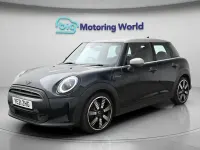 Begagnad Mini Cooper Exclusive 136 HK (100 kW) 2021 Svart Halvkombi