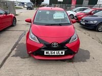 Usado Toyota Aygo X-play 2014 Rojo Utilitario