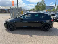 Begagnad Seat Leon Black Edition 150 HK (110 kW) 2020 Svart Halvkombi