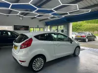 Used Ford Fiesta Titanium 96 HP (70 kW) 2009 White Hatchback