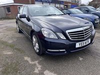 Usado Mercedes E220 Avantgarde 2011 Azul Berlina