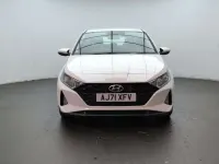 Used Hyundai i20 SE 100 HP (73 kW) 2022 White Hatchback