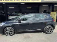 Used Renault Clio Signature 90 HP (66 kW) 2017 Black Hatchback