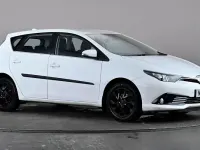 Used Toyota Auris 116 HP (85 kW) 2018 White Hatchback