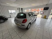 Używany Renault Clio II Expression 68 KM (50 kW) 2007 Srebrny Hatchback