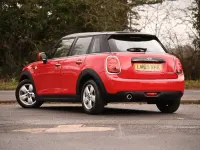 Usado Mini Cooper Classic 136 CV (100 kW) 2019 Rojo Utilitario