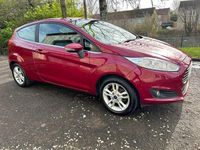 Used Ford Fiesta Zetec 82 HP (60 kW) 2015 Red Hatchback