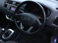 Used Kia Rio 85 HP (62 kW) 2013 Metallic estoril blue Hatchback