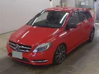 Used Mercedes B180 122 HP (89 kW) 2013 Red Hatchback