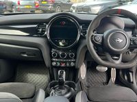 Gebraucht Mini Cooper S Premium Plus 178 PS (130 kW) 2023 Weiß Kleinwagen