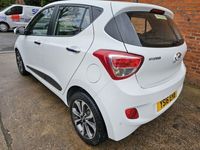 used Hyundai i10 1.2 PREMIUM SE 5DR Automatic WHITE