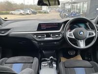 Usado BMW M135 Comfort Edition 306 CV (225 kW) 2021 Gris Utilitario