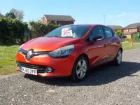 Used Renault Clio IV Play 90 HP (66 kW) 2015 Red Hatchback
