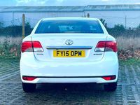 Used Toyota Avensis Active 122 HP (89 kW) 2015 White Sedan