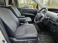 Used Toyota Estima 170 HP (125 kW) 2013 White MPV