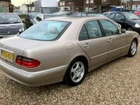 Used Mercedes E320 Avantgarde 224 HP (164 kW) 2004 Sedan
