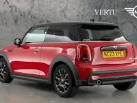 Gebraucht Mini Cooper Classic 136 PS (100 kW) 2022 Rot Kleinwagen