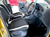 Used VW T-Roc SEL 150 HP (110 kW) 2021 Yellow SUV