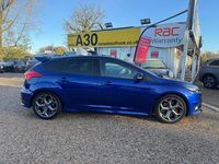 Used Ford Focus ST 250 HP (183 kW) 2017 Blue Hatchback