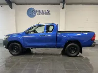 Used Toyota HiLux Active 150 HP (110 kW) 2020 Blue Pickup