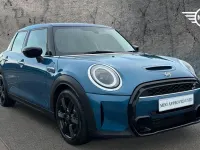 Begagnad Mini Cooper S Classic 176 HK (129 kW) 2021 Blå Halvkombi