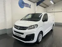 Second-hand Vauxhall Vivaro Sportive 100 CP (73 kW) 2022 Alb Monovolum
