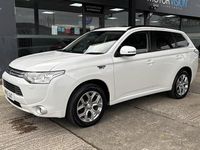 Used Mitsubishi Outlander P-HEV 200 HP (147 kW) 2015 White Estate