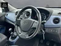 Used Hyundai i10 Premium 65 HP (47 kW) 2015 White Hatchback