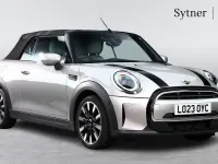 Usado Mini Cooper Exclusive 134 HP (98 kW) 2023 Prateado Citadino