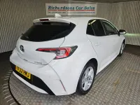 Used Toyota Corolla 120 HP (88 kW) 2022 White Hatchback