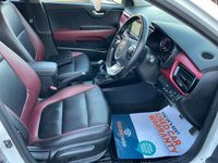 Used Kia Rio First Edition 118 HP (86 kW) 2017 White Hatchback