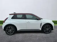 Used Renault R5 Iconic 110 kW (150 HP) 2026 Artc wt+blck rf Hatchback