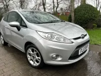 Begagnad Ford Fiesta Zetec 2012 Silver Halvkombi