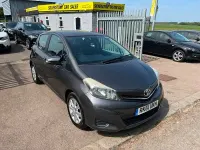 Used Toyota Yaris 99 HP (72 kW) 2012 Grey Hatchback