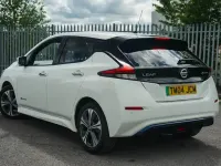 Begagnad Nissan Leaf Tekna 108 kW (147 HK) 2020 Vit Halvkombi