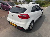 Used Kia Rio 2014 White Hatchback
