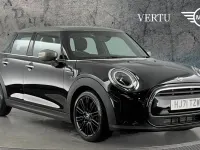 Usado Mini Cooper Exclusive 134 CV (98 kW) 2022 Negro Utilitario