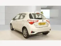 Used Toyota Yaris 100 HP (73 kW) 2017 Silver Hatchback