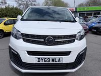 Second-hand Vauxhall Vivaro Sportive 101 CP (74 kW) 2019 Alb Monovolum