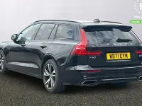 Usado Volvo V60 R-Design 163 HP (119 kW) 2021 Preto Carrinha