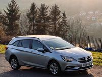 Używany Vauxhall Astra 110 KM (80 kW) 2024 Srebrny