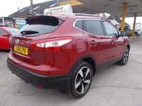 Used Nissan Qashqai N-Connecta 115 HP (84 kW) 2016 Red SUV