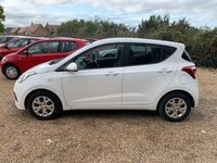 Used Hyundai i10 SE 87 HP (63 kW) 2015 White Hatchback