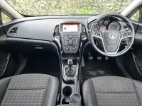 Used Vauxhall Astra GTC SRi 200 HP (147 kW) 2015 Red Coupe