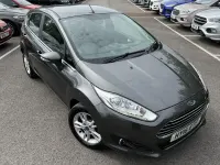 Usado Ford Fiesta Zetec 2016 Gris Utilitario