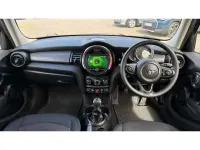 Usado Mini Cooper D Hatch 116 CV (85 kW) 2018 Negro Utilitario
