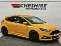 Used Ford Focus Style 247 HP (181 kW) 2016 Orange Hatchback