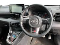 Usado Toyota Yaris 272 HP (200 kW) 2021 Branco Citadino